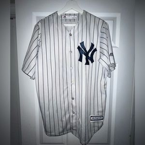 USED- New York Yankees jersey by Majestic- Size M